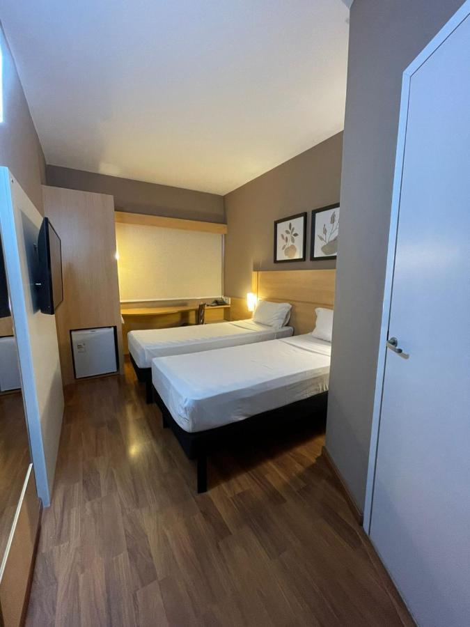 Hotel Oeste Plaza Andradina Bagian luar foto